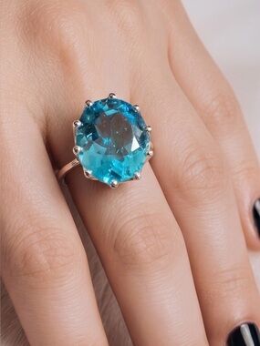 14K White Gold Blue Topaz Solitaire Ring – Size 8